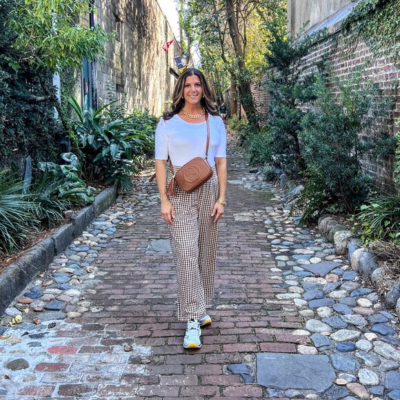 Meet your Posher, Devane - Picture 1 of 15